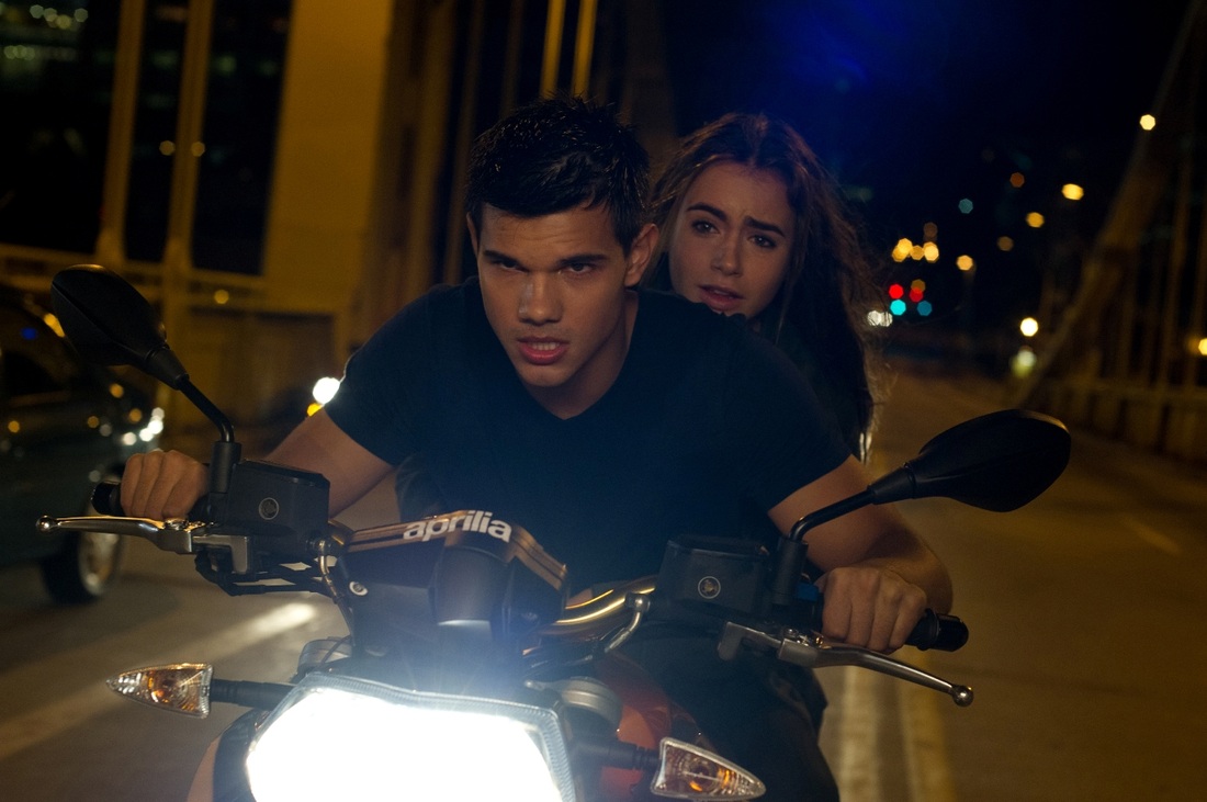Abduction - Taylor Lautner - Lily Collins